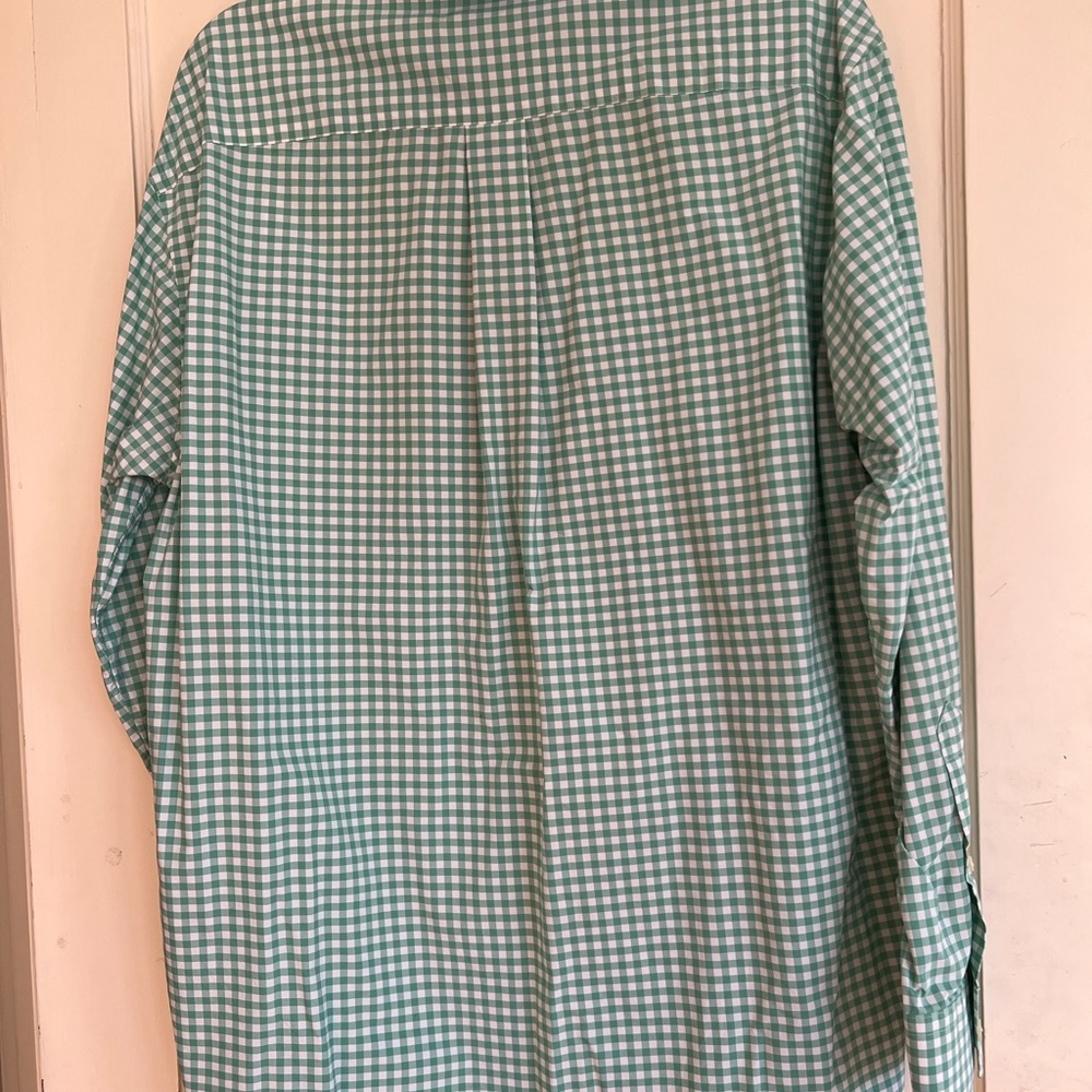 Vineyard Vines men’s long sleeve shirt. Classic fit Tucker shirt. - Picture 3 of 4